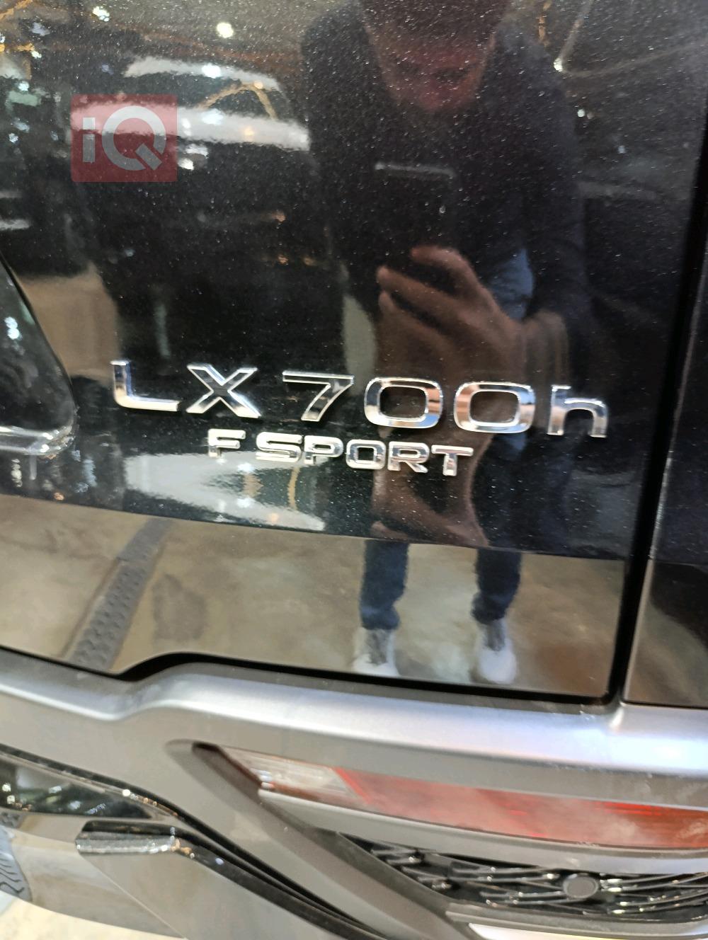 لێکزس LX